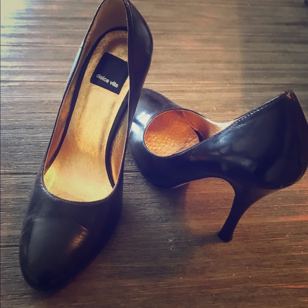 Sz 7 brown heels